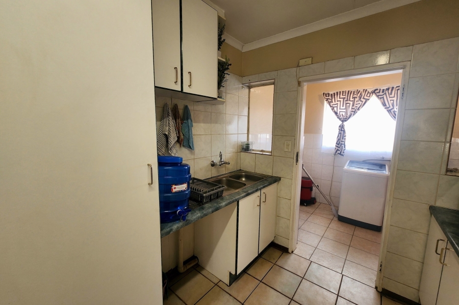 3 Bedroom Property for Sale in Die Hoewes Gauteng