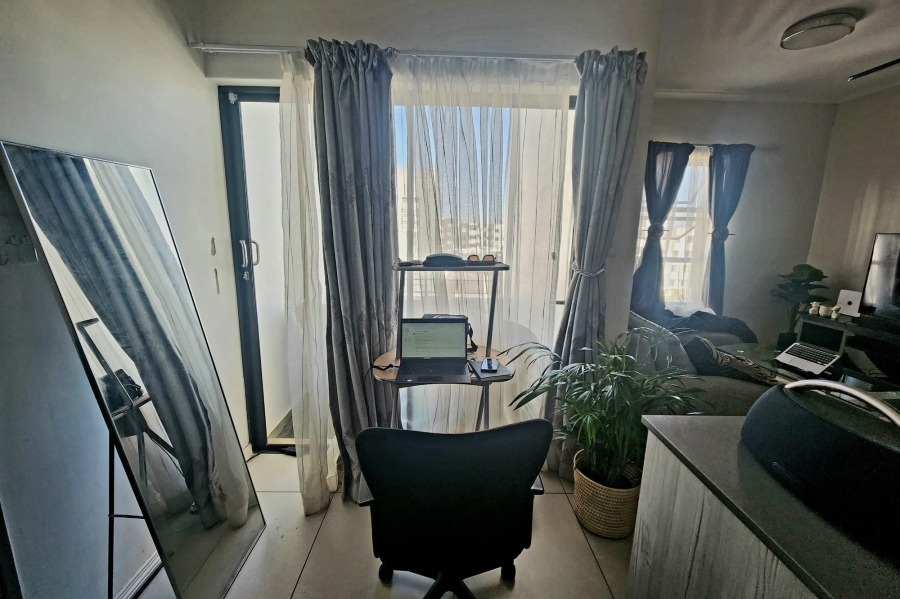 1 Bedroom Property for Sale in Erand Gardens Gauteng