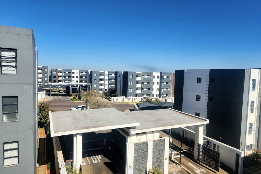 1 Bedroom Property for Sale in Erand Gardens Gauteng