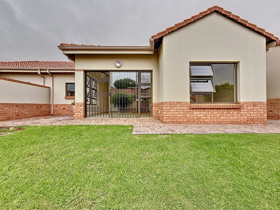 To Let 2 Bedroom Property for Rent in The Retreat Gauteng