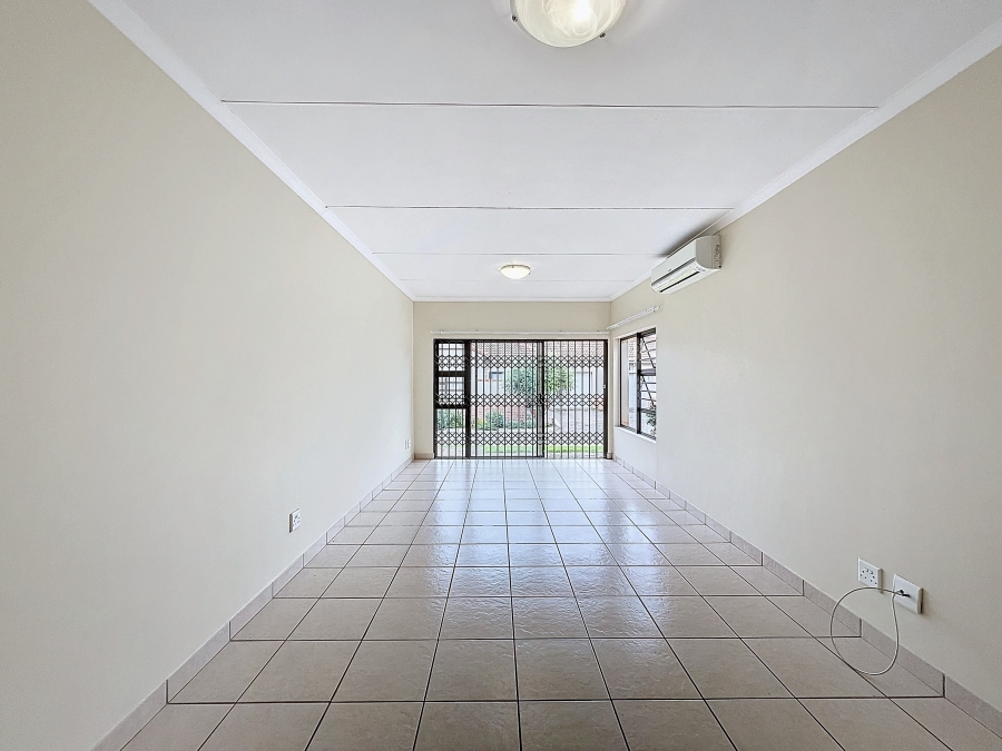 2 Bedroom Property for Sale in The Retreat Gauteng