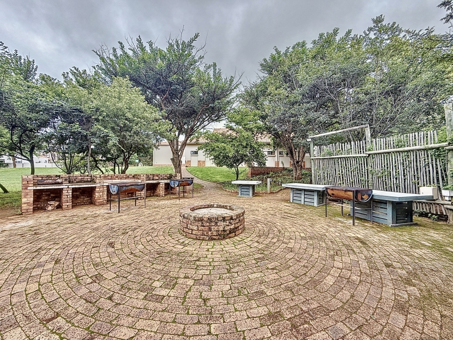 2 Bedroom Property for Sale in The Retreat Gauteng