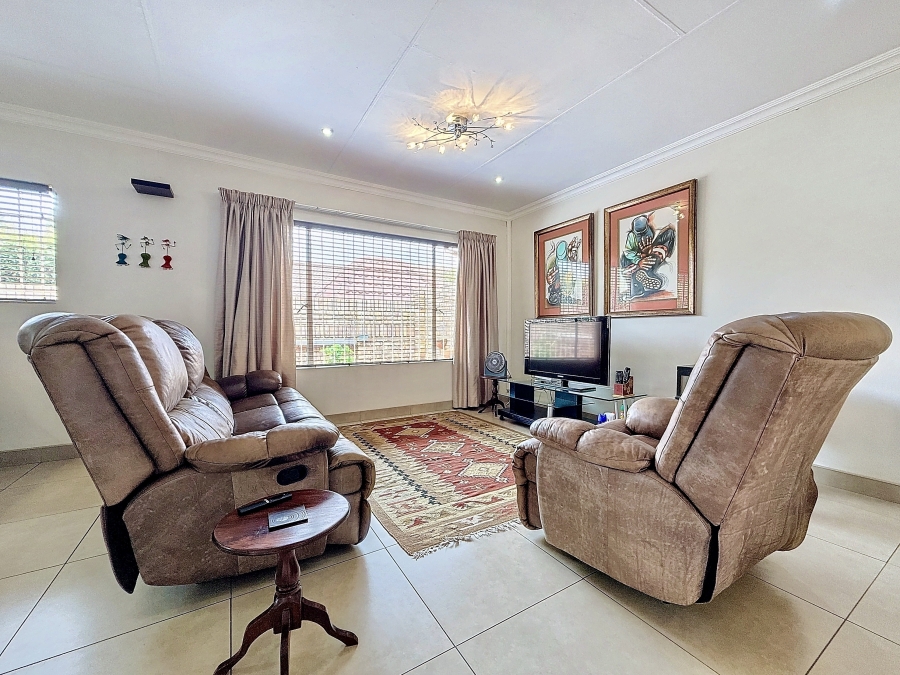 3 Bedroom Property for Sale in Eldoraigne Gauteng