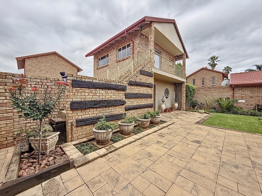 3 Bedroom Property for Sale in Eldoraigne Gauteng