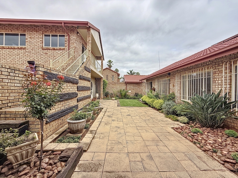 3 Bedroom Property for Sale in Eldoraigne Gauteng