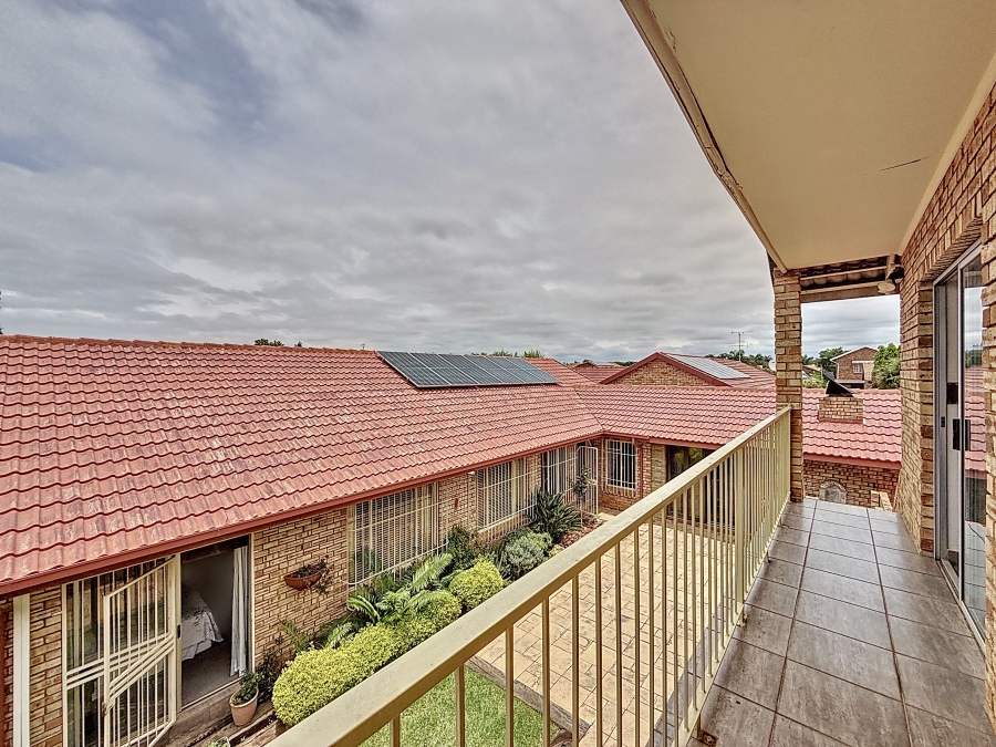 3 Bedroom Property for Sale in Eldoraigne Gauteng