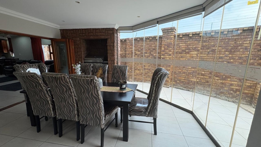 5 Bedroom Property for Sale in Beyers Park Gauteng