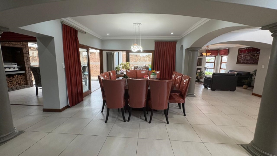 5 Bedroom Property for Sale in Beyers Park Gauteng