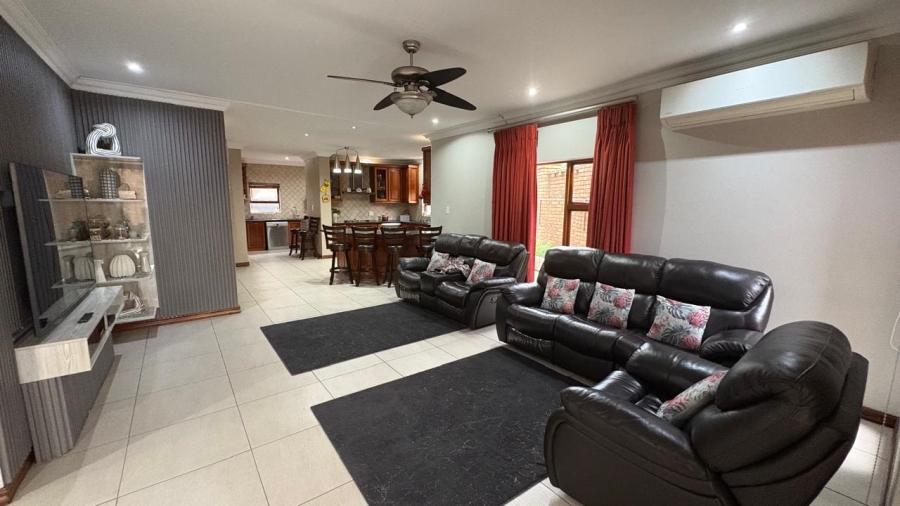 5 Bedroom Property for Sale in Beyers Park Gauteng