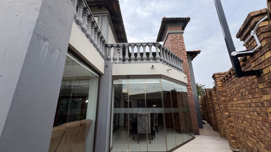 5 Bedroom Property for Sale in Beyers Park Gauteng