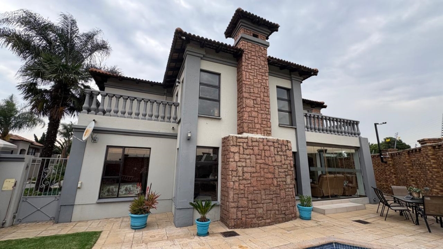 5 Bedroom Property for Sale in Beyers Park Gauteng