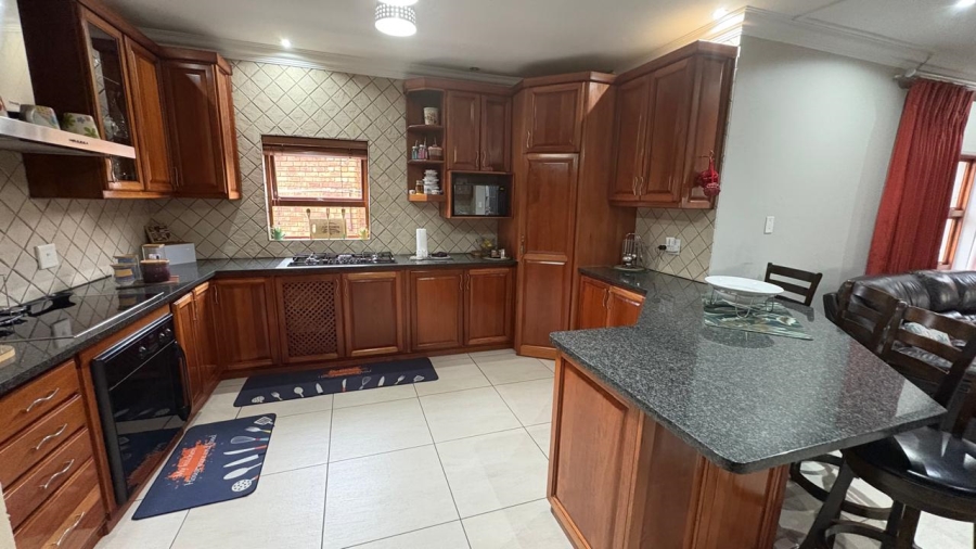 5 Bedroom Property for Sale in Beyers Park Gauteng