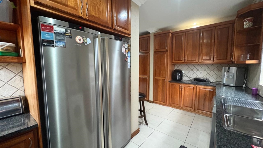 5 Bedroom Property for Sale in Beyers Park Gauteng