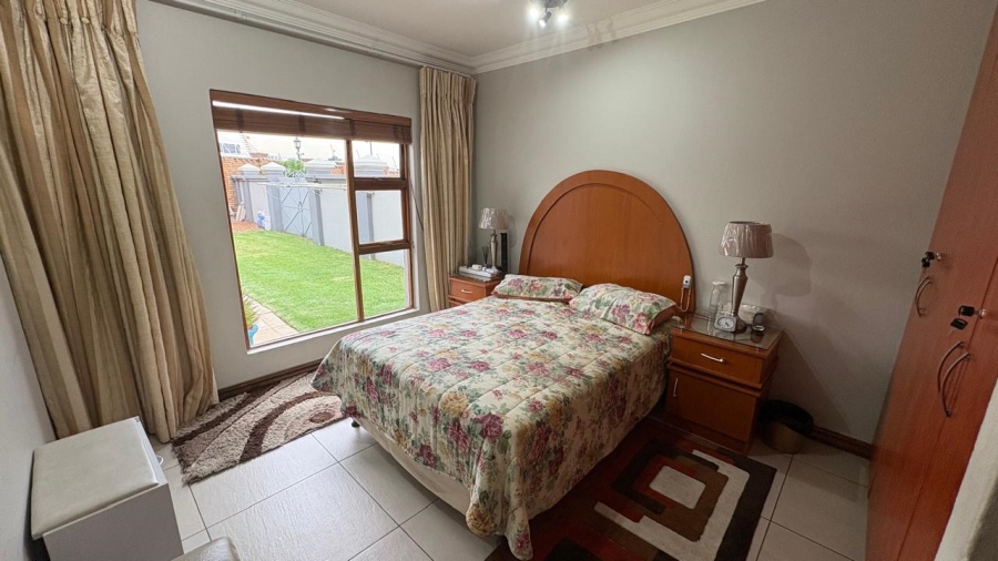 5 Bedroom Property for Sale in Beyers Park Gauteng