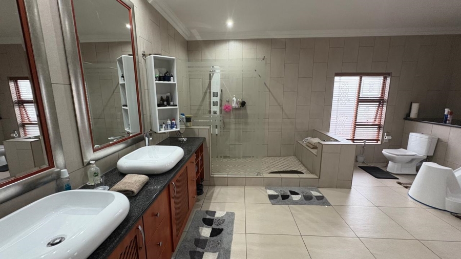 5 Bedroom Property for Sale in Beyers Park Gauteng