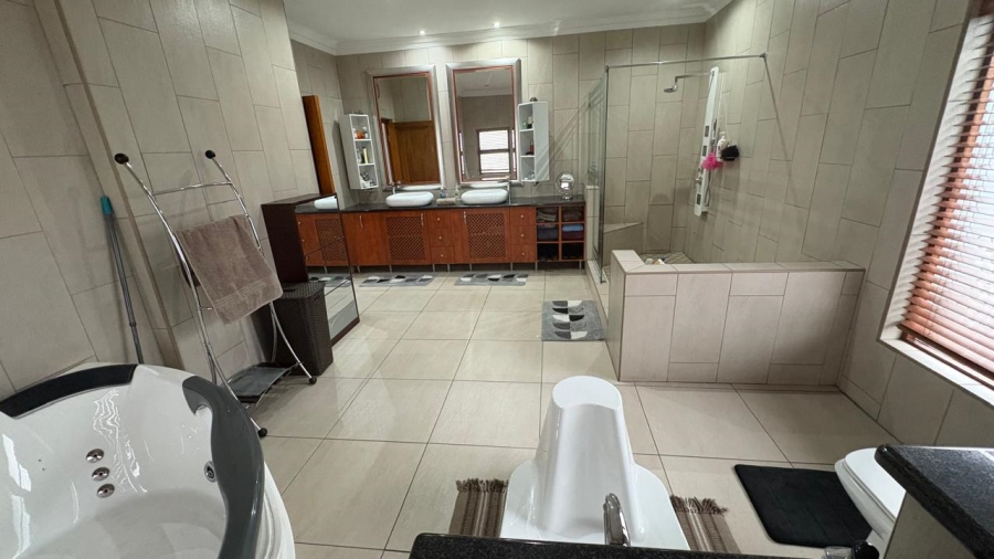 5 Bedroom Property for Sale in Beyers Park Gauteng