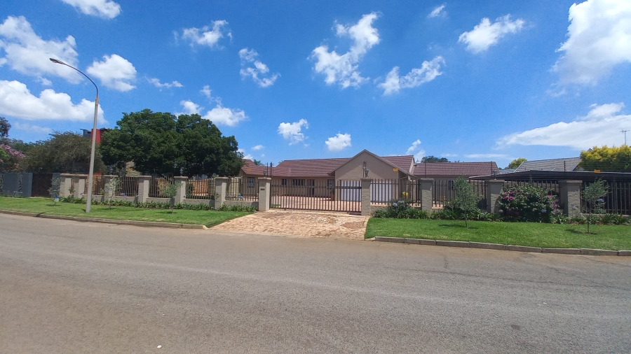 5 Bedroom Property for Sale in Libradene Gauteng