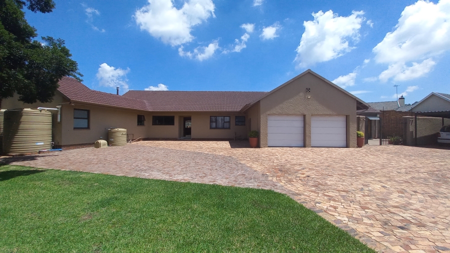 5 Bedroom Property for Sale in Libradene Gauteng