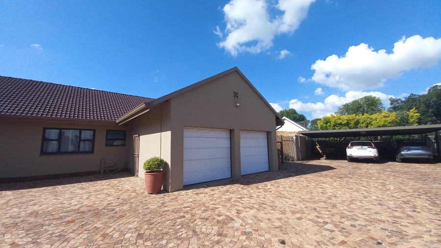 5 Bedroom Property for Sale in Libradene Gauteng