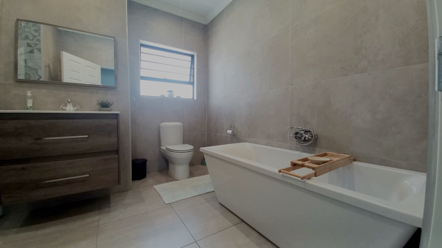 5 Bedroom Property for Sale in Libradene Gauteng