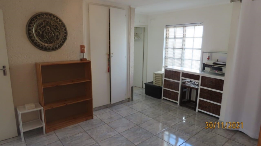 1 Bedroom Property for Sale in Bryanston Gauteng