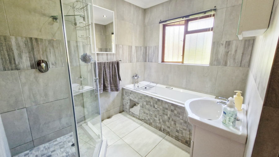 4 Bedroom Property for Sale in Florauna Gauteng