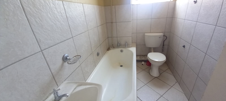 2 Bedroom Property for Sale in New Redruth Gauteng