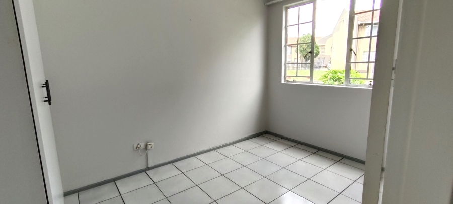 2 Bedroom Property for Sale in Verwoerdpark Gauteng