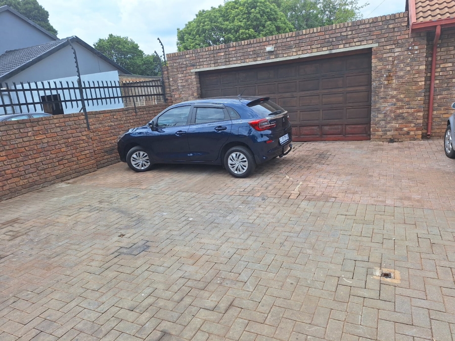 3 Bedroom Property for Sale in Wierda Park Gauteng