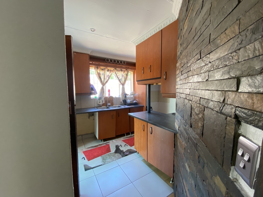 To Let 2 Bedroom Property for Rent in Country View Gauteng