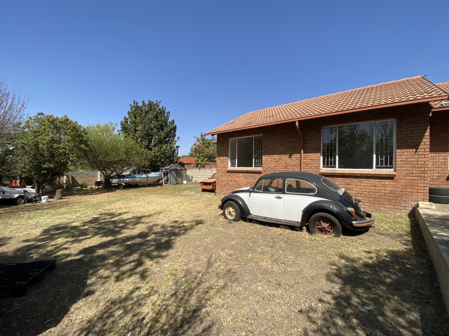 To Let 2 Bedroom Property for Rent in Country View Gauteng