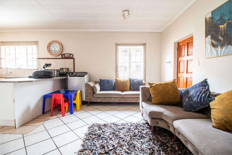 2 Bedroom Property for Sale in Monavoni Gauteng