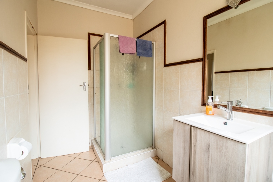 2 Bedroom Property for Sale in Monavoni Gauteng