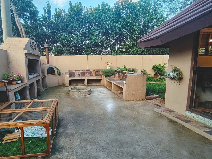 4 Bedroom Property for Sale in Eldoraigne Gauteng