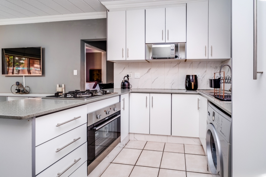 1 Bedroom Property for Sale in Sunninghill Gauteng