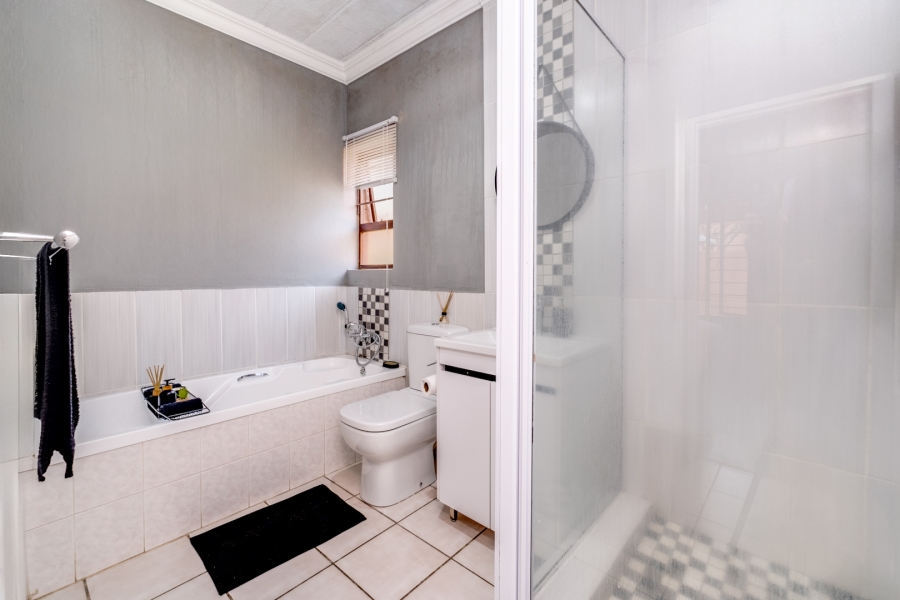 1 Bedroom Property for Sale in Sunninghill Gauteng