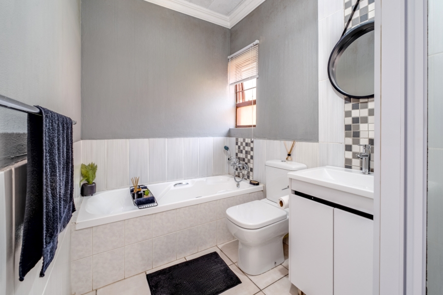 1 Bedroom Property for Sale in Sunninghill Gauteng