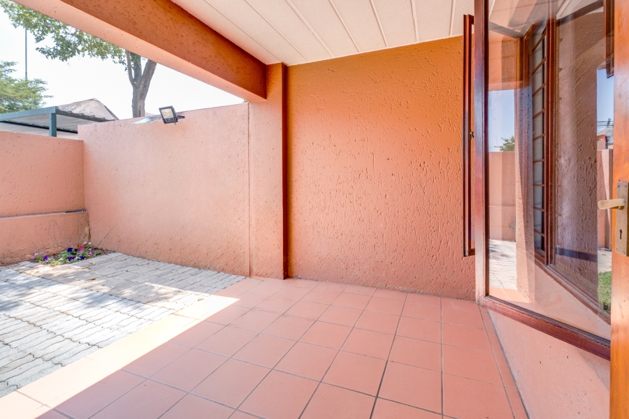 1 Bedroom Property for Sale in Sunninghill Gauteng