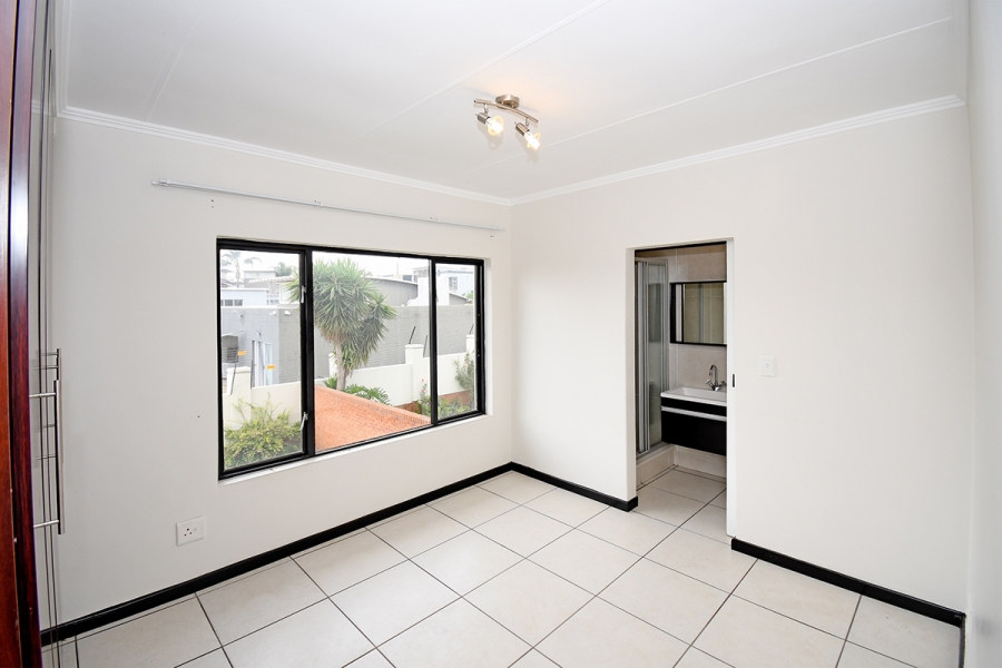 2 Bedroom Property for Sale in Greenstone Hill Gauteng