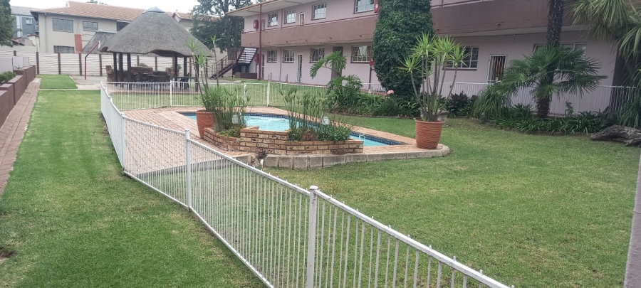 2 Bedroom Property for Sale in Verwoerdpark Gauteng