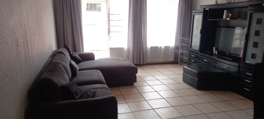 2 Bedroom Property for Sale in Verwoerdpark Gauteng