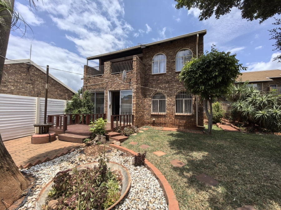 To Let 2 Bedroom Property for Rent in Doornpoort Gauteng