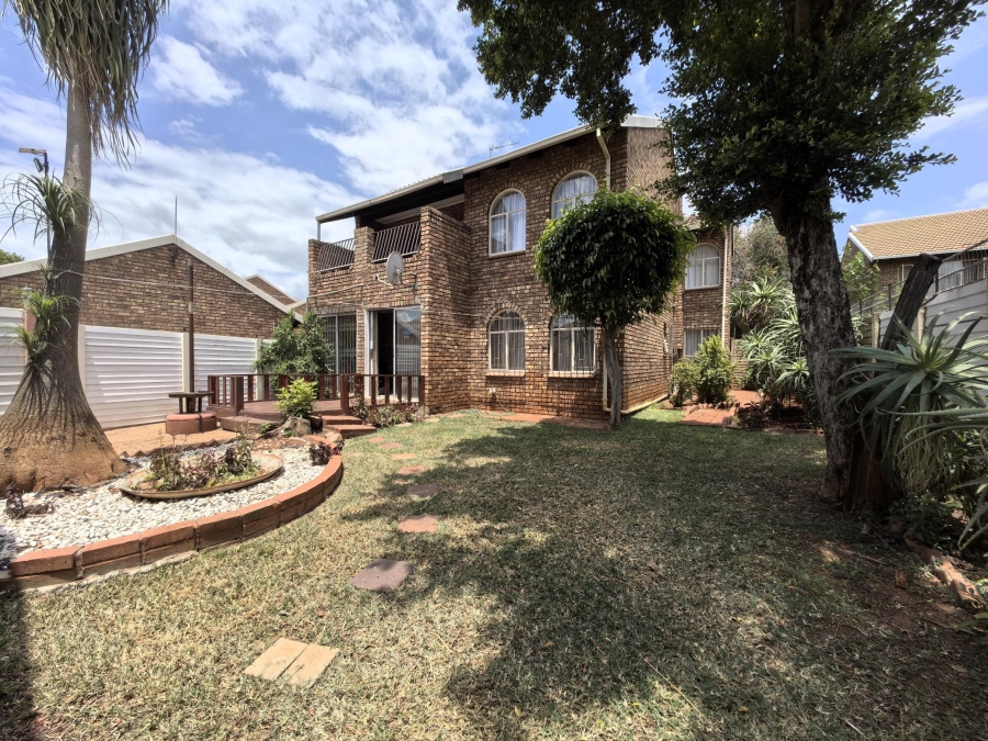 To Let 2 Bedroom Property for Rent in Doornpoort Gauteng