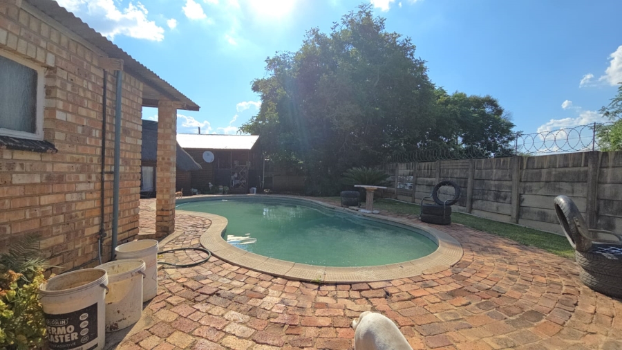 8 Bedroom Property for Sale in Pretoria North Gauteng