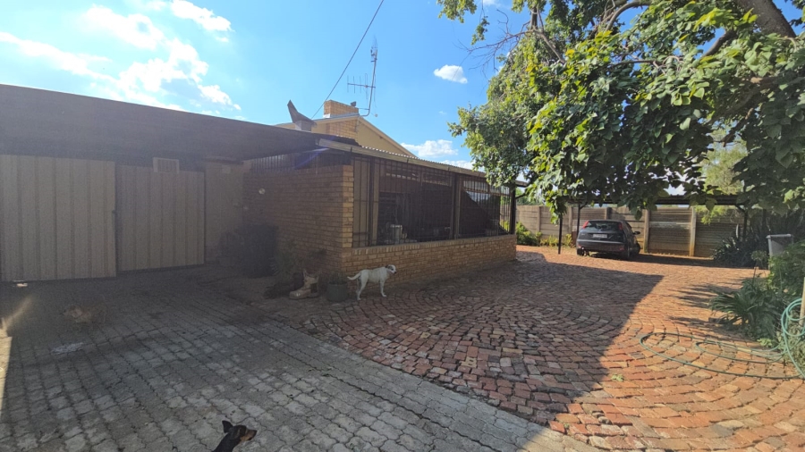 8 Bedroom Property for Sale in Pretoria North Gauteng