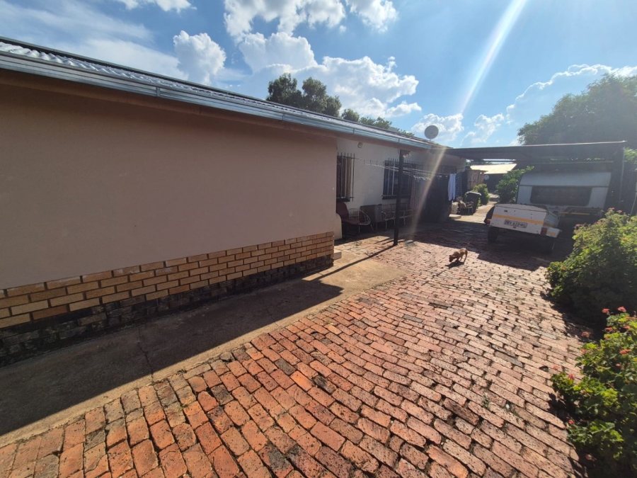 8 Bedroom Property for Sale in Pretoria North Gauteng