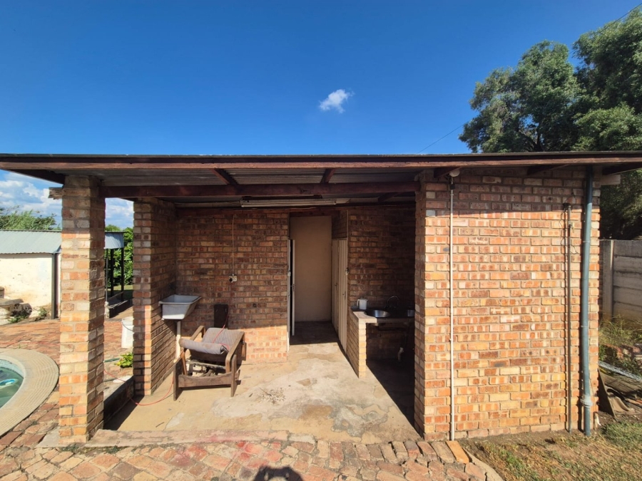 8 Bedroom Property for Sale in Pretoria North Gauteng