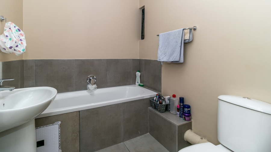 2 Bedroom Property for Sale in Vorna Valley Gauteng