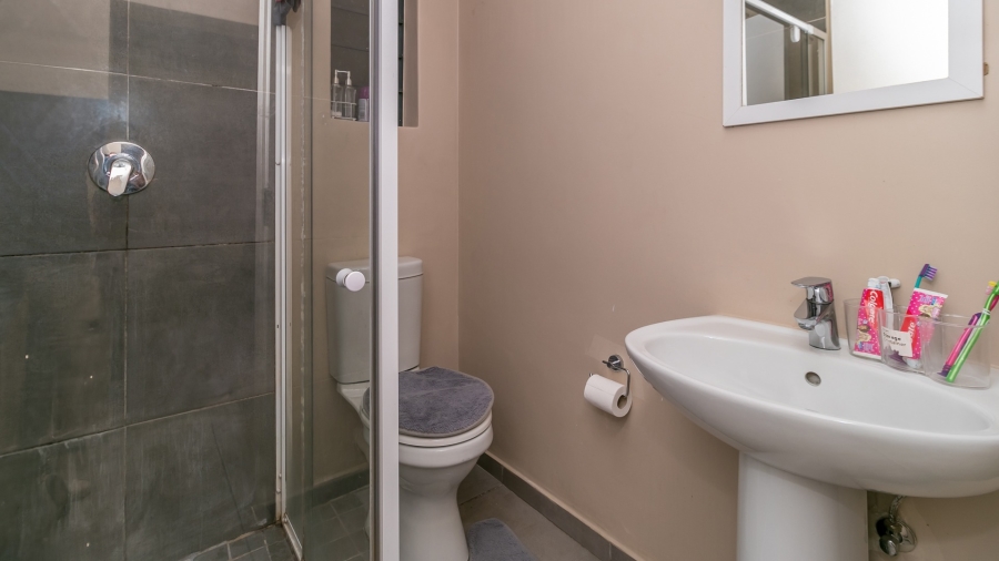 2 Bedroom Property for Sale in Vorna Valley Gauteng