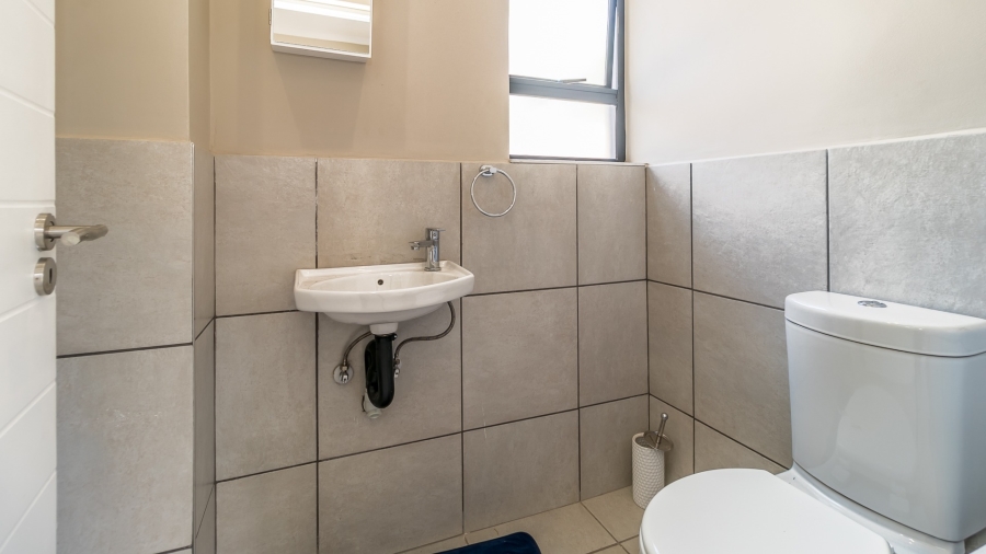 To Let 5 Bedroom Property for Rent in Sagewood Gauteng